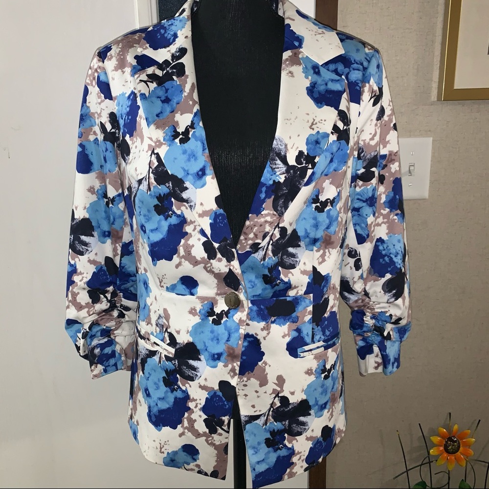 Blue floral blazer size 12 EUC